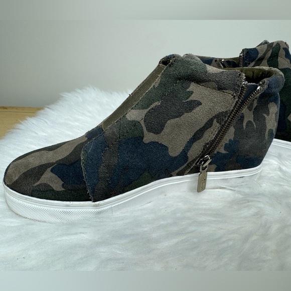 Waterproof Suede Wedge Sneaker Bootie - green size 7 - Picture 2 of 8